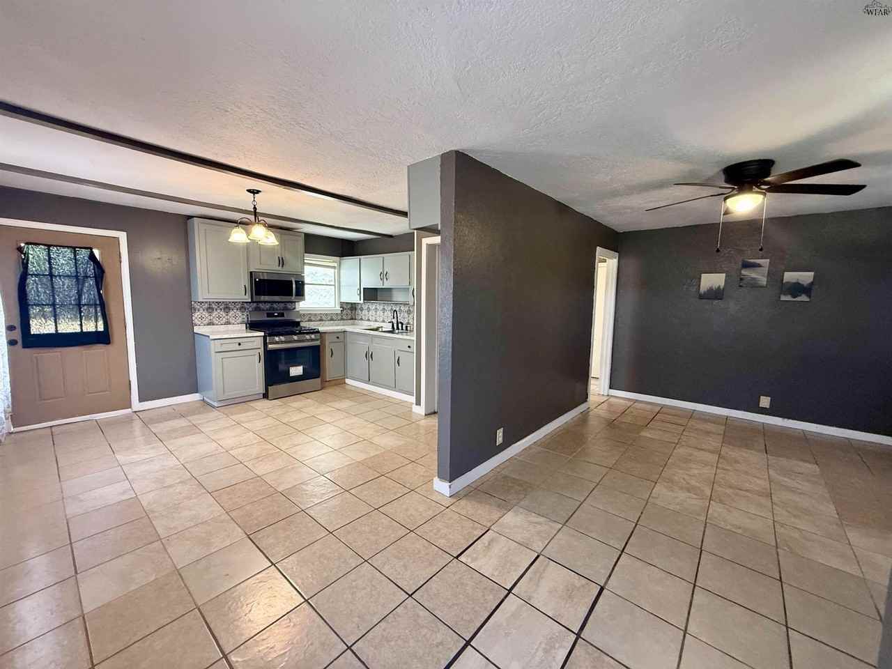 1901 Hines Blvd - Photo 4 of 13