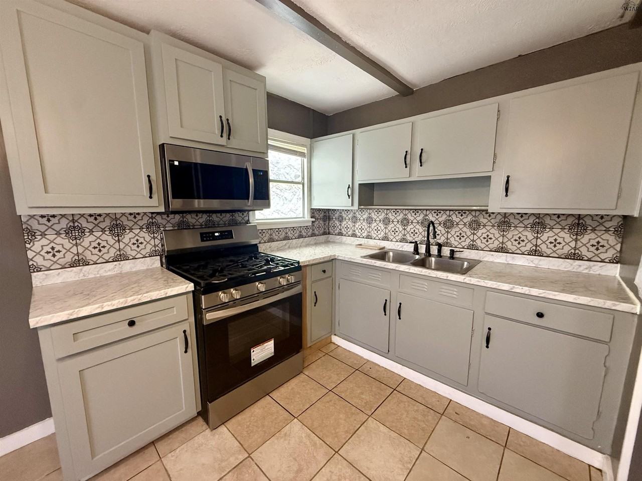 1901 Hines Blvd - Photo 6 of 13