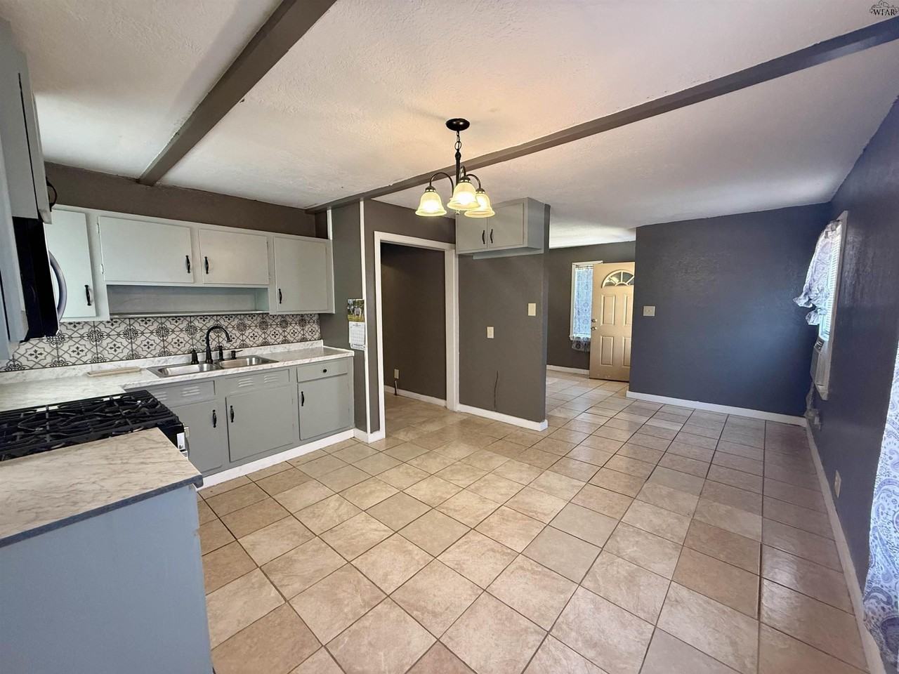 1901 Hines Blvd - Photo 7 of 13