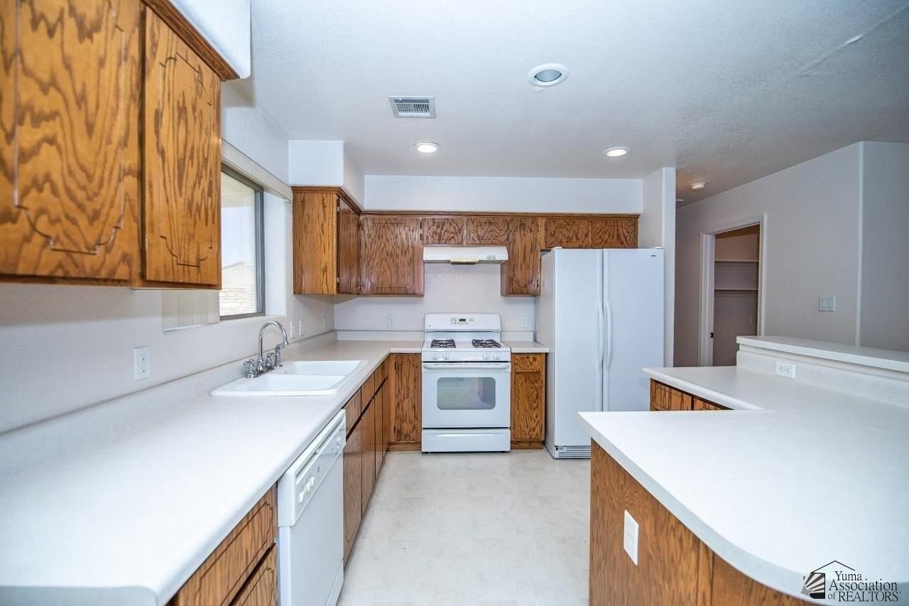 10313 E 38th Pl - Photo 6 of 20