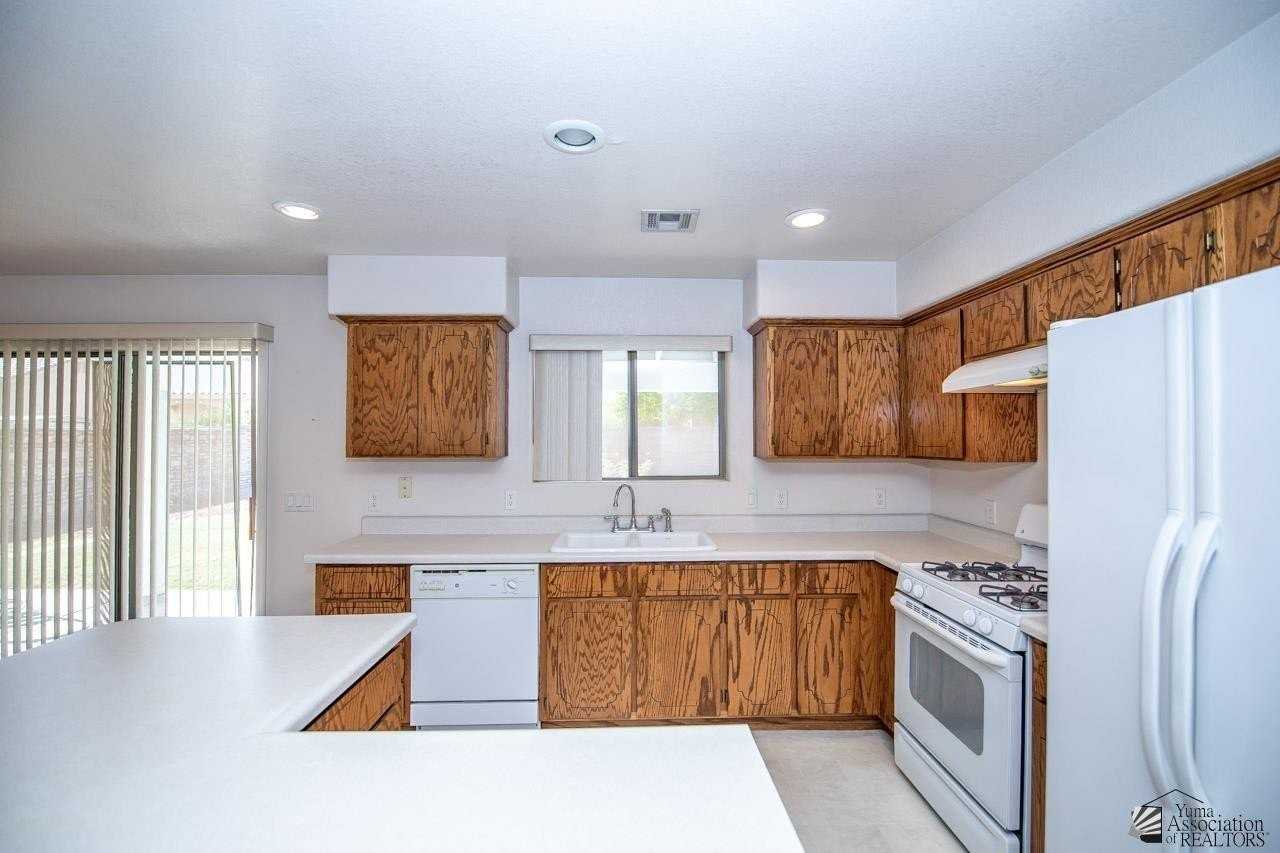 10313 E 38th Pl - Photo 7 of 20