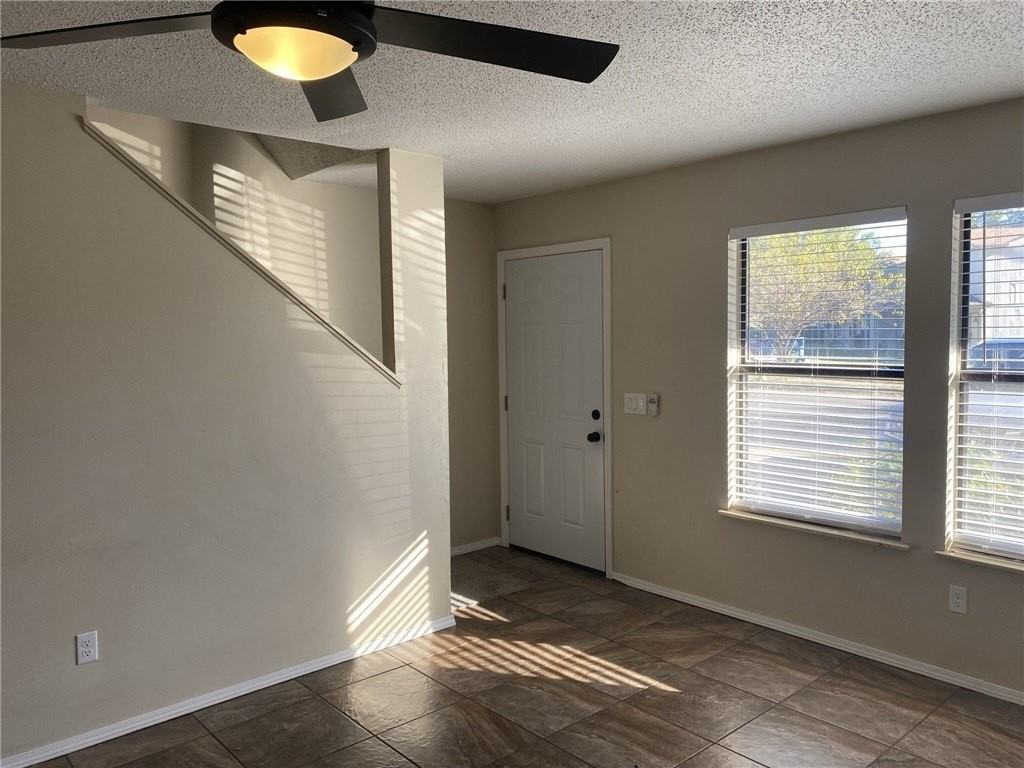 904 Durham Pl - Photo 2 of 18