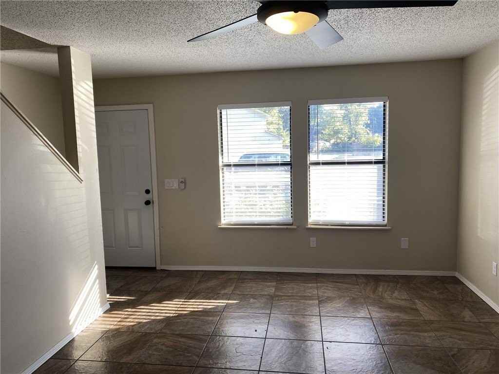 904 Durham Pl - Photo 3 of 18