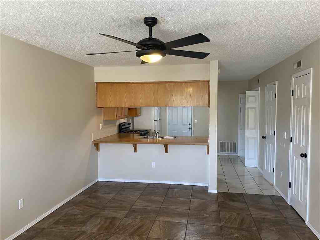 904 Durham Pl - Photo 4 of 18