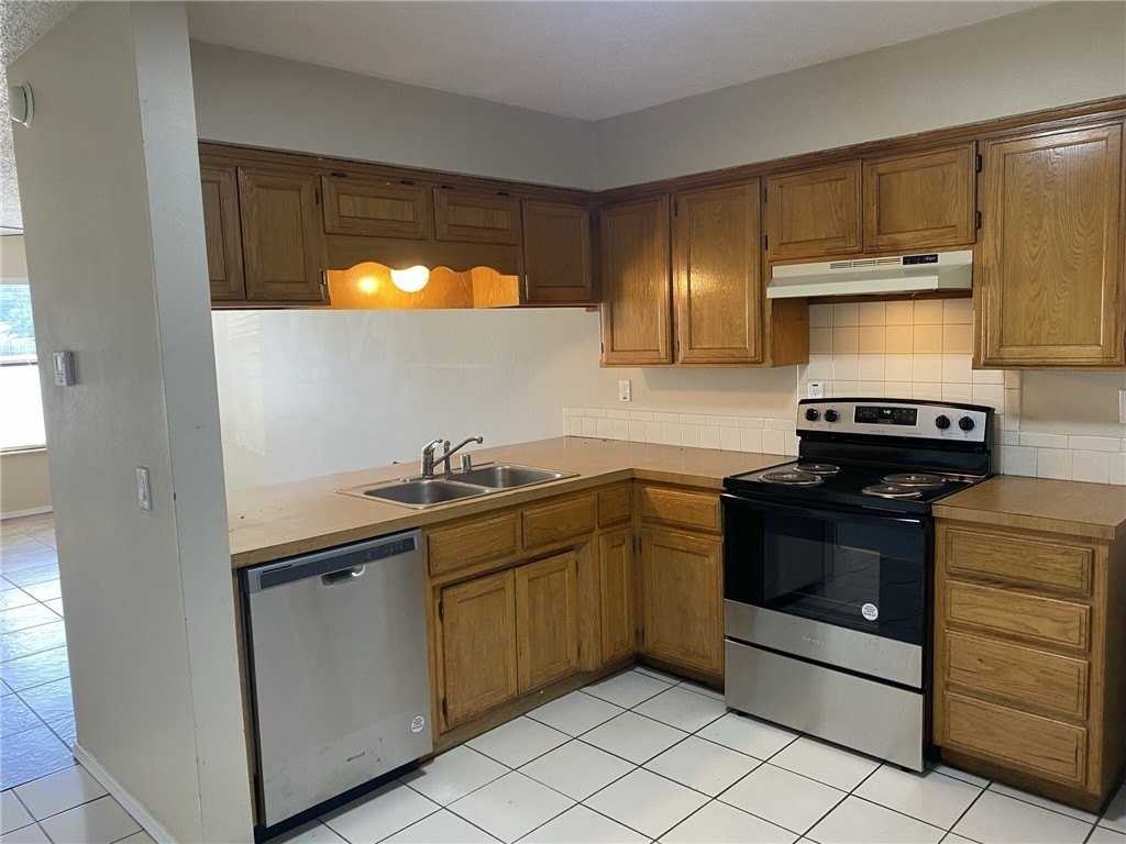 904 Durham Pl - Photo 6 of 18