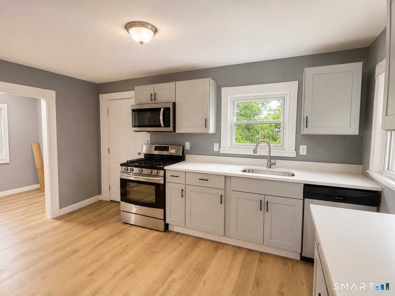 205B Laurel St - Photo 5 of 23