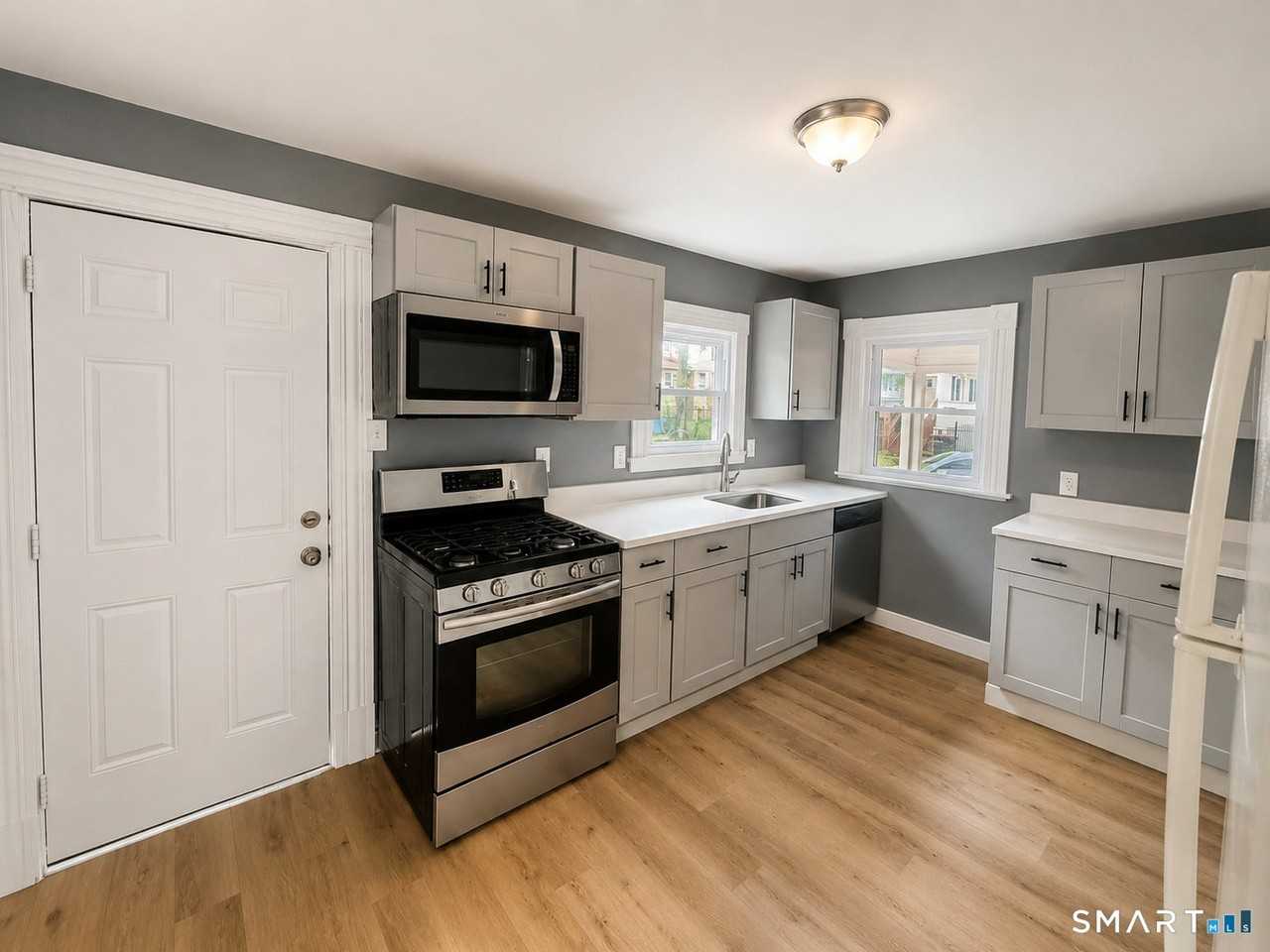 205B Laurel St - Photo 6 of 23