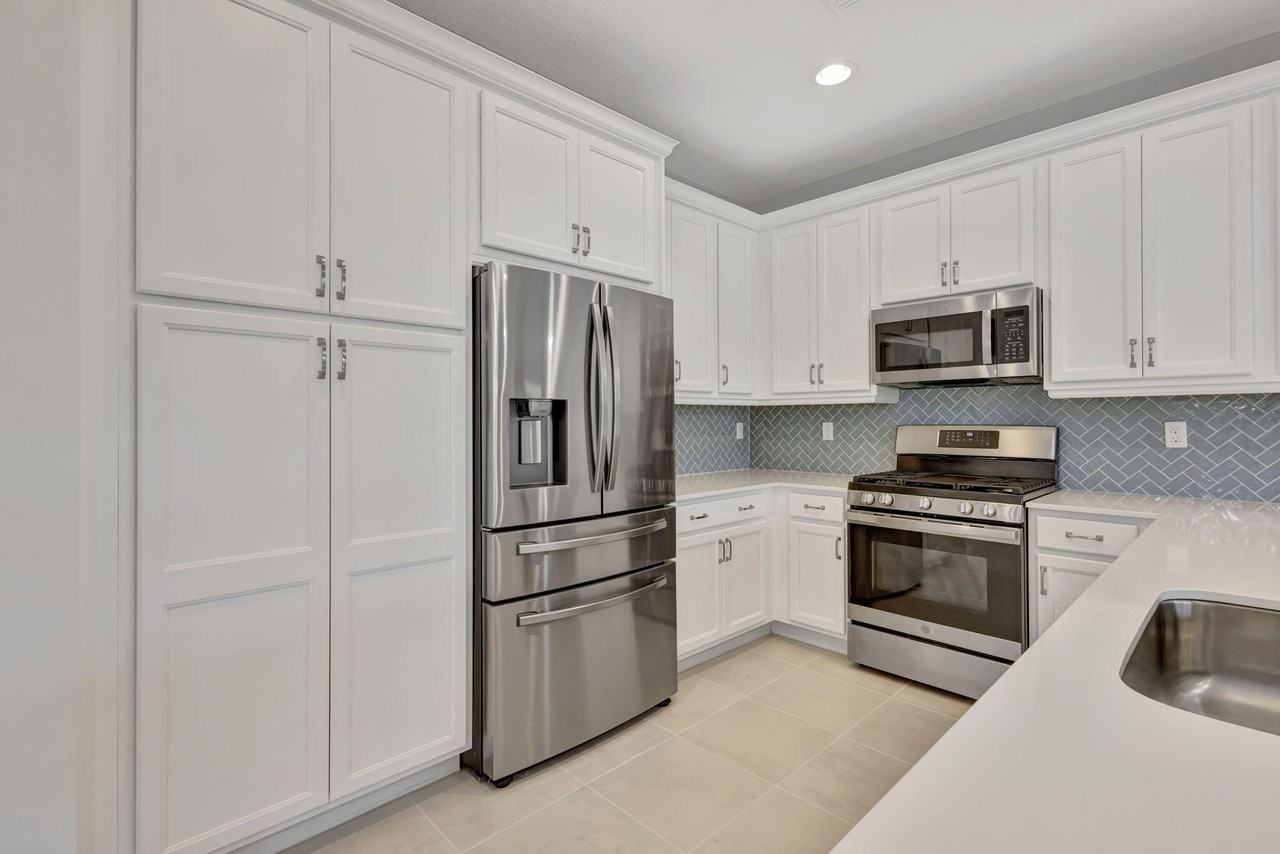 12557 Sw Rain River Dr - Photo 4 of 50