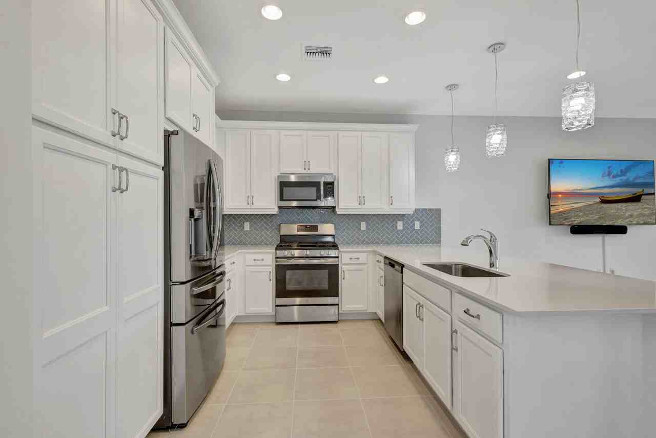 12557 Sw Rain River Dr - Photo 5 of 50