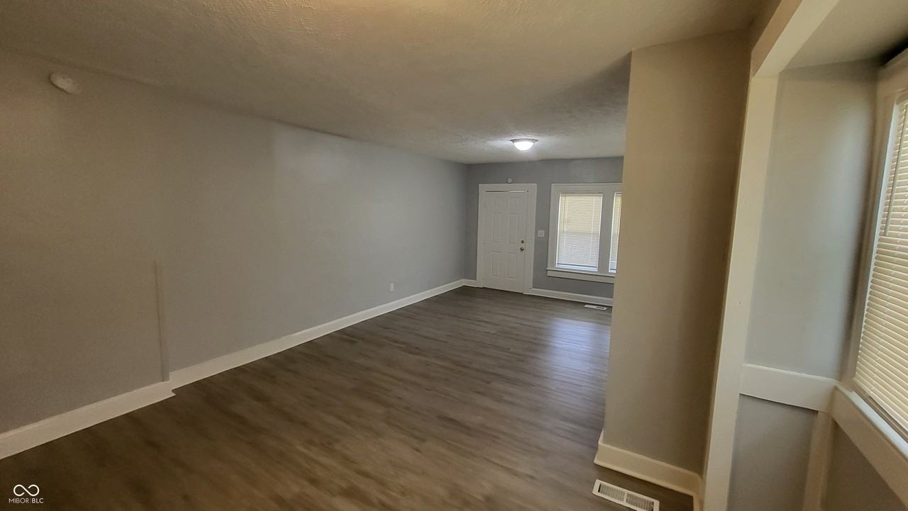 557 N Dearborn St - Photo 3 of 15