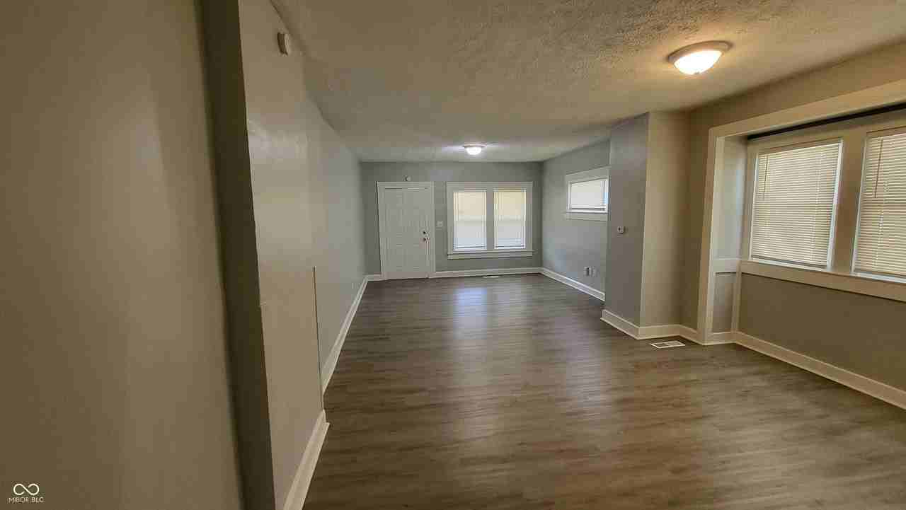 557 N Dearborn St - Photo 4 of 15