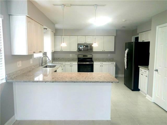 916 Ridgewood Dr - Photo 3 of 12