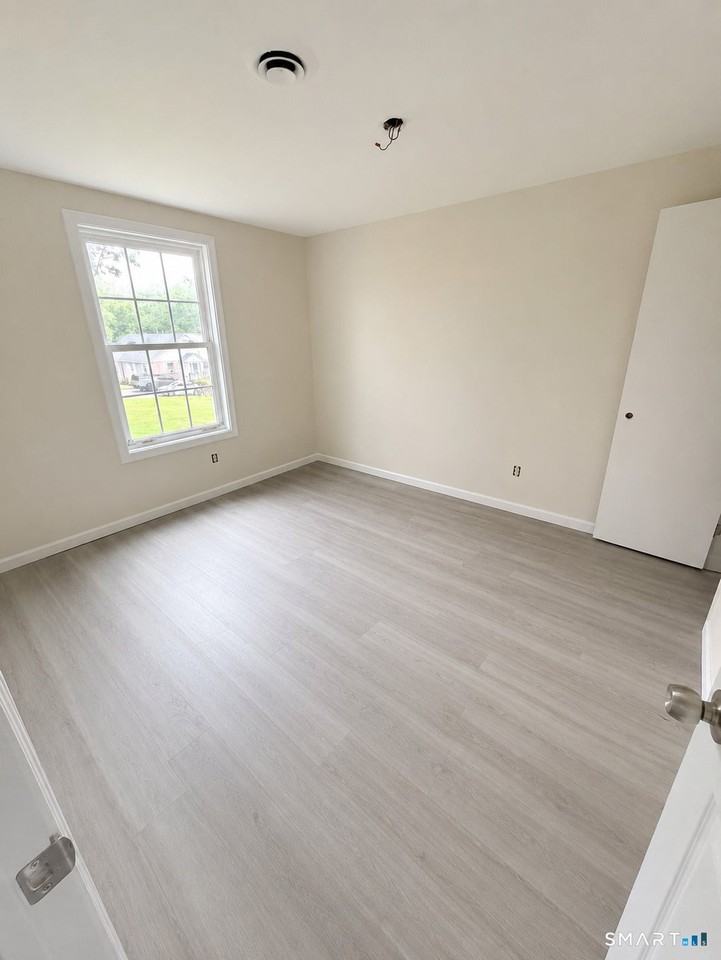 267 Branford Rd - Photo 5 of 6