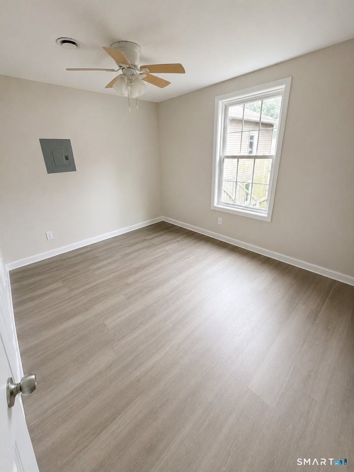 267 Branford Rd - Photo 6 of 6