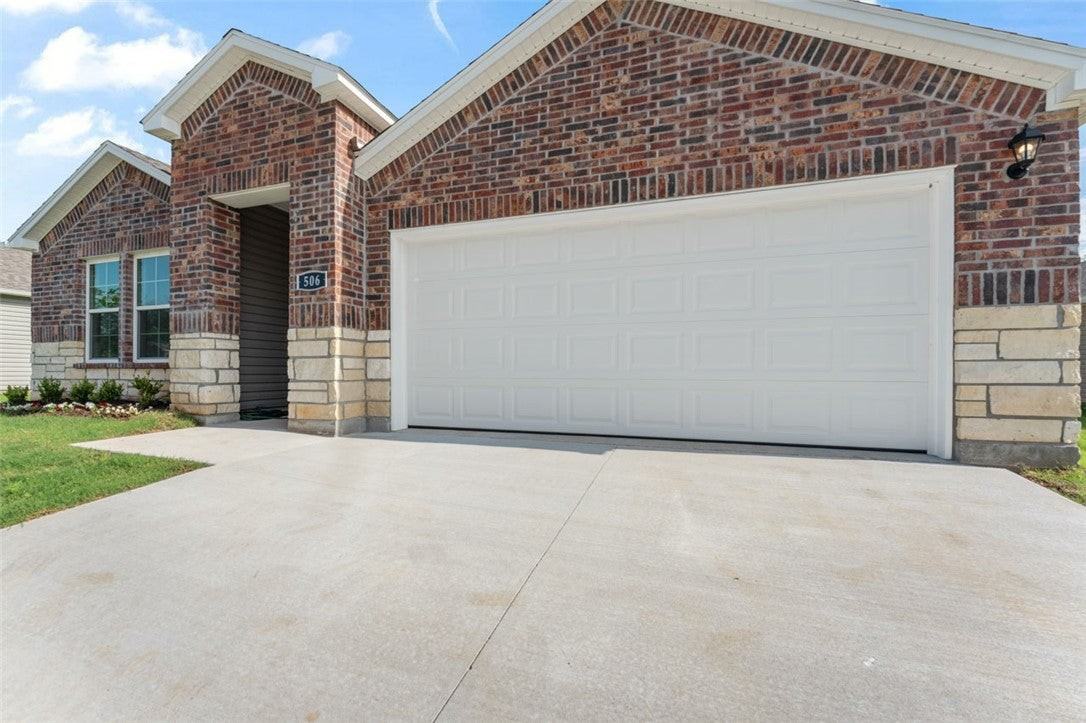 602 Cattleman Ct - Photo 4 of 22