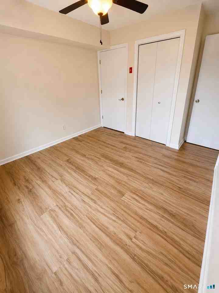 267 Branford Rd - Photo 7 of 11