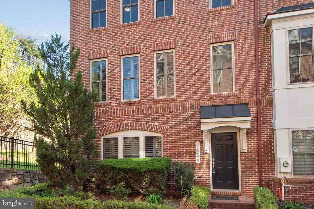3439 Kemper Rd - Photo 2 of 40