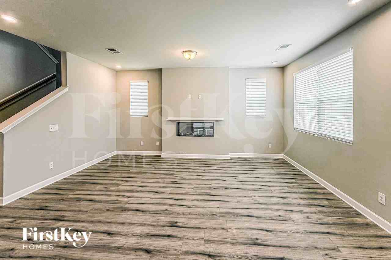 1225 Foxton Ln - Photo 2 of 19