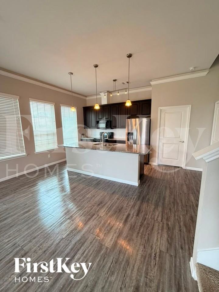 3209 Youngs Meadow Ln - Photo 3 of 10