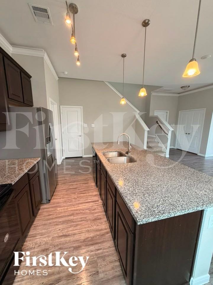 3209 Youngs Meadow Ln - Photo 4 of 10