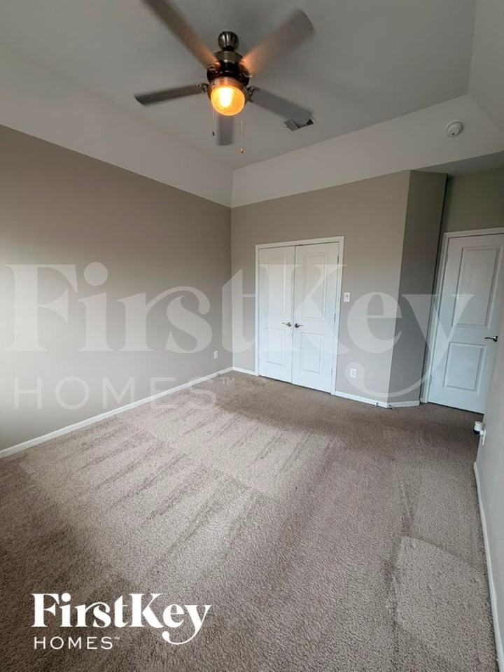 3209 Youngs Meadow Ln - Photo 5 of 10