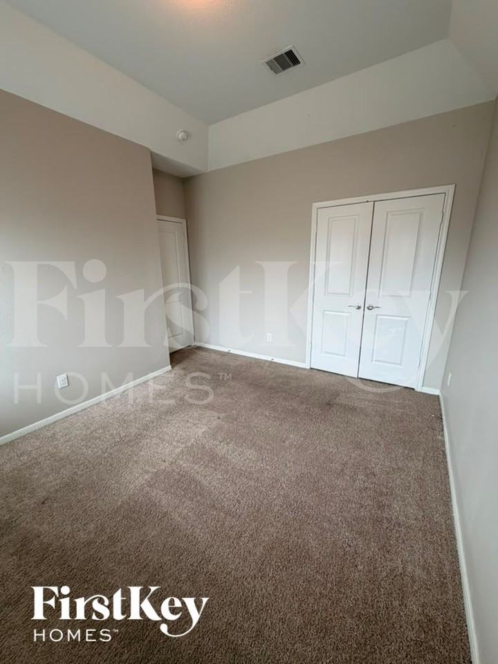 3209 Youngs Meadow Ln - Photo 6 of 10