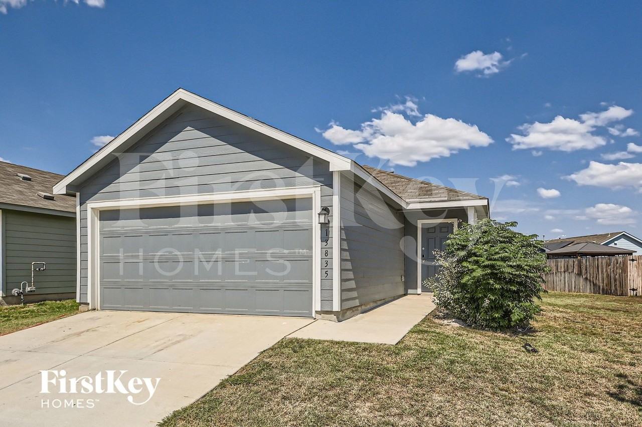 13835 Llama Pl - Photo 2 of 28