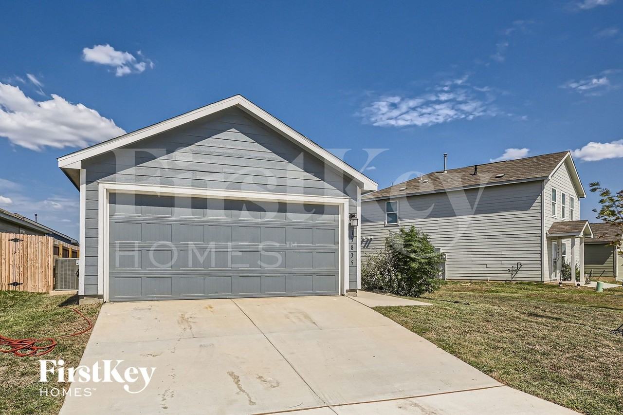 13835 Llama Pl - Photo 3 of 28