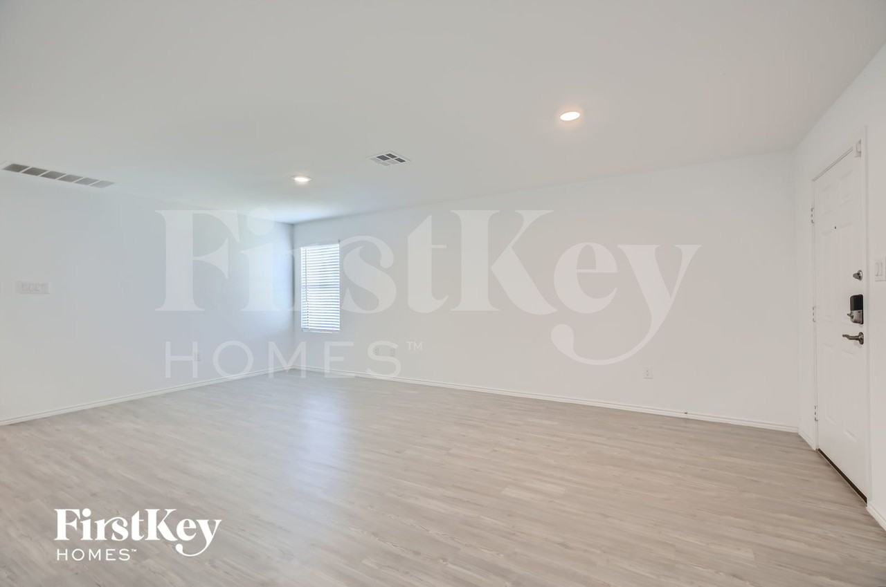 13835 Llama Pl - Photo 5 of 28