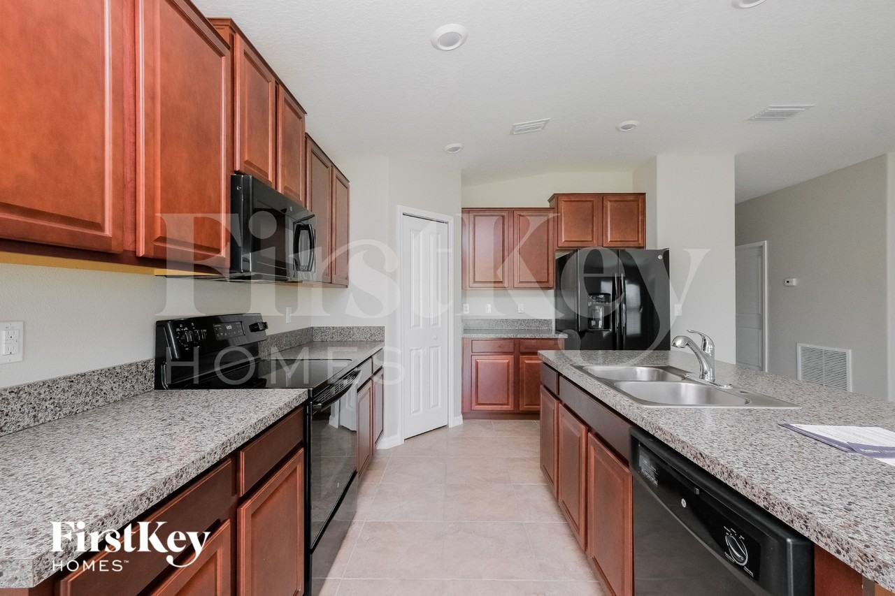 1908 Broad Winged Hawk Dr - Photo 6 of 17