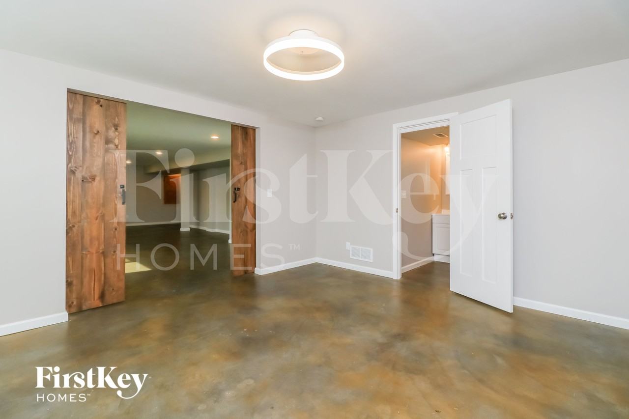 163 Briarwood Dr - Photo 5 of 16