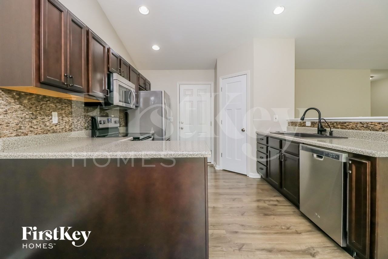 163 Briarwood Dr - Photo 6 of 16