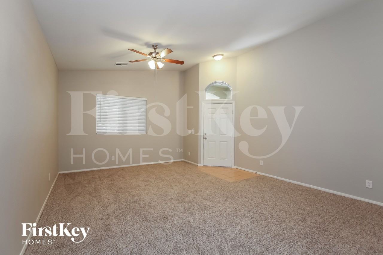 609 Fiesta Del Rey Ave - Photo 3 of 15
