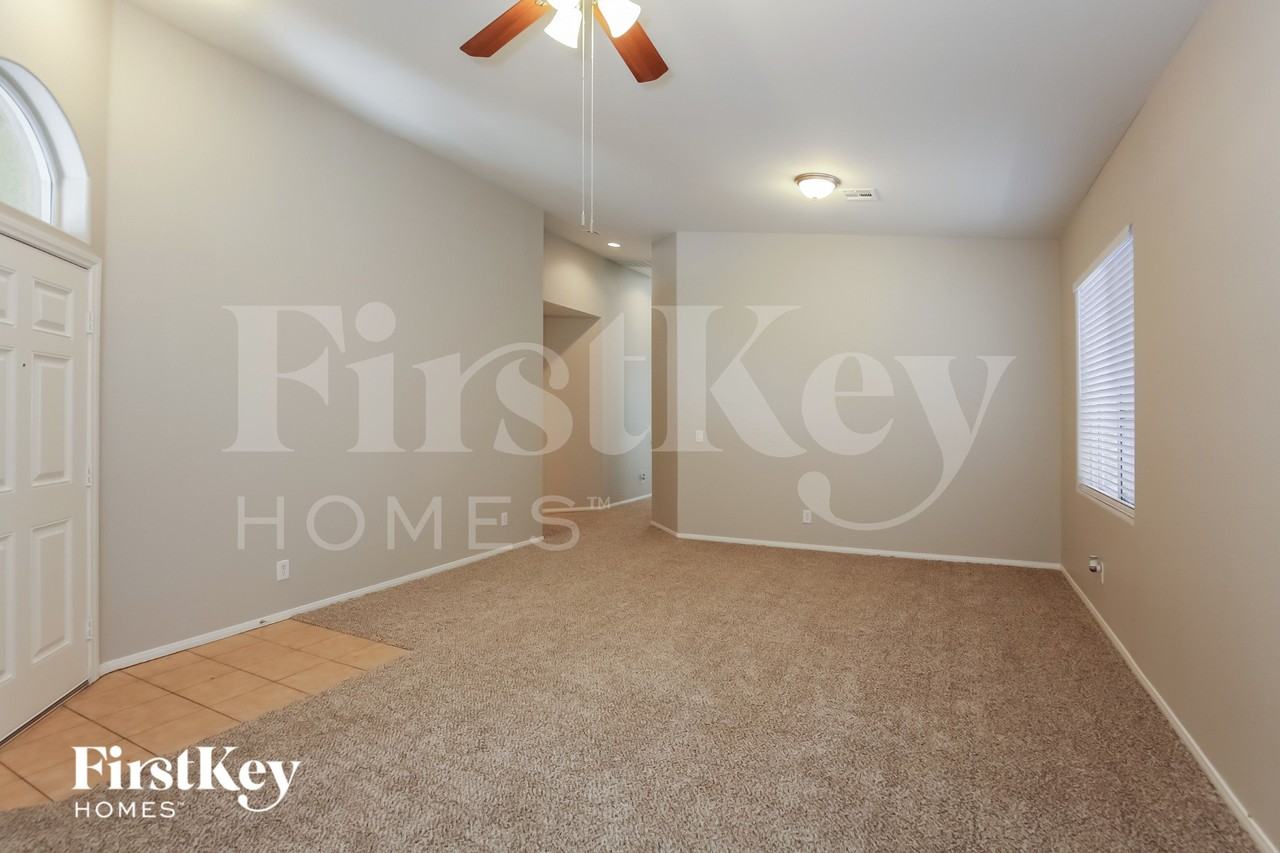 609 Fiesta Del Rey Ave - Photo 4 of 15