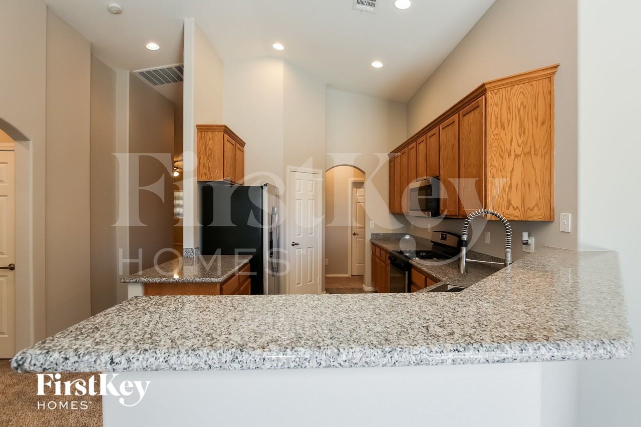 609 Fiesta Del Rey Ave - Photo 6 of 15