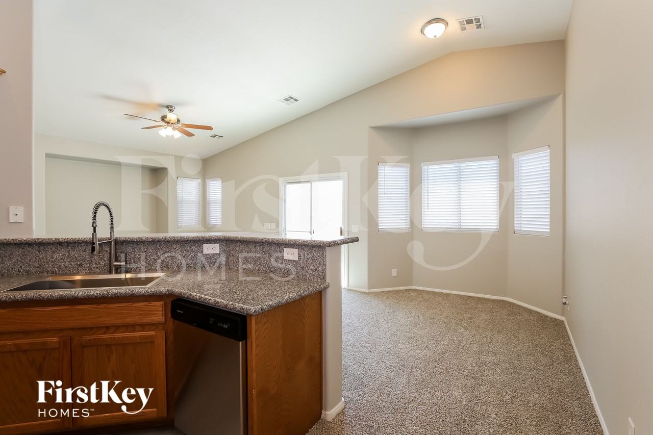 609 Fiesta Del Rey Ave - Photo 7 of 15
