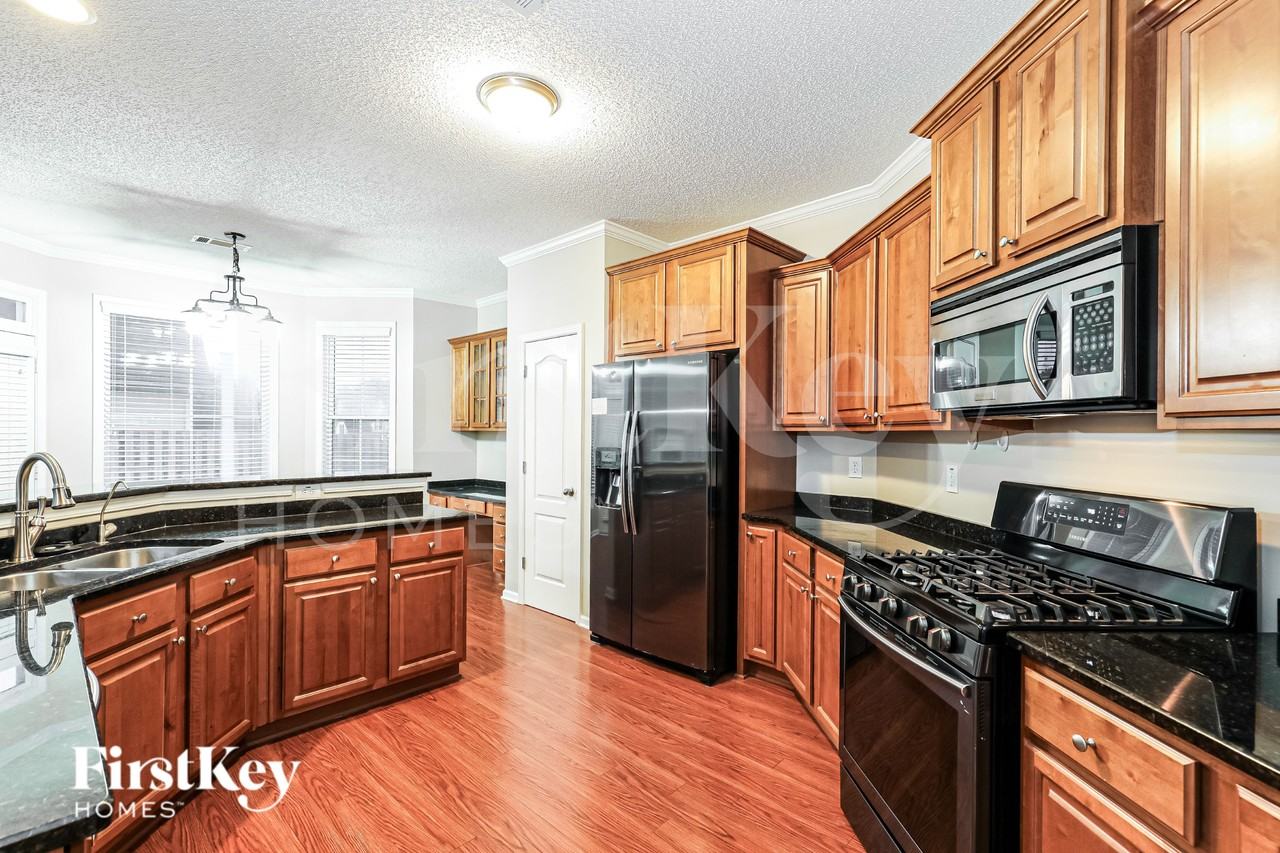 120 Summit Point Dr - Photo 5 of 16