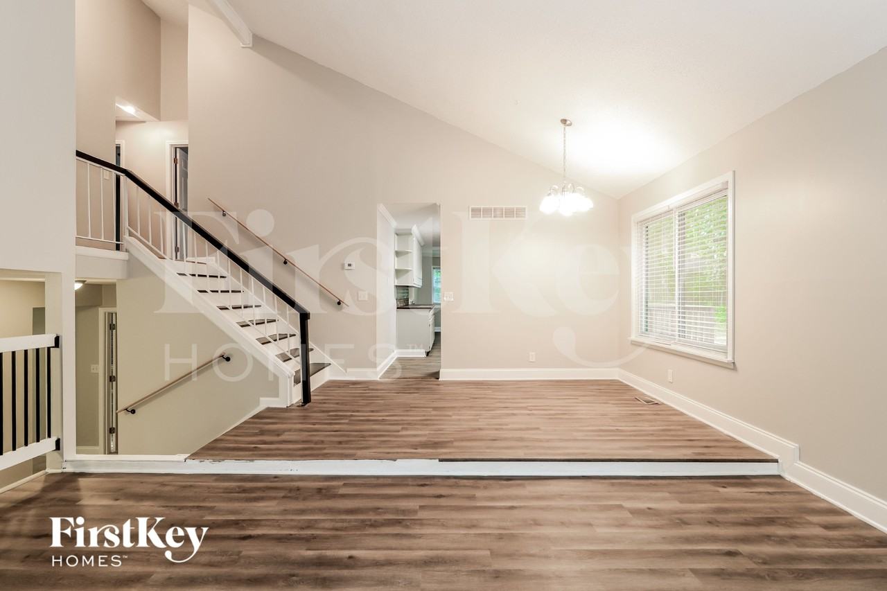 2668 Royal Oak Ct - Photo 3 of 15