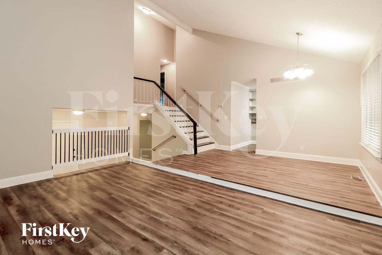 2668 Royal Oak Ct - Photo 4 of 15