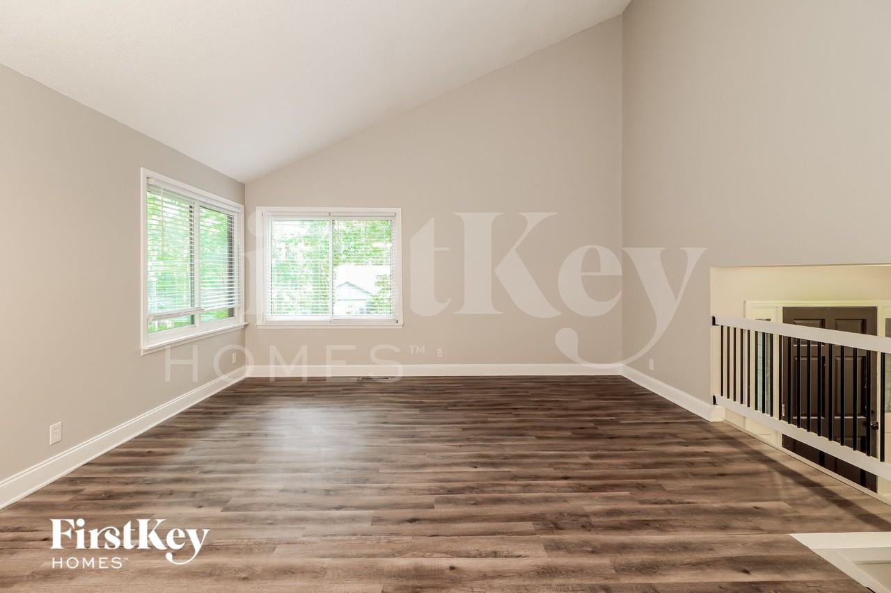 2668 Royal Oak Ct - Photo 5 of 15