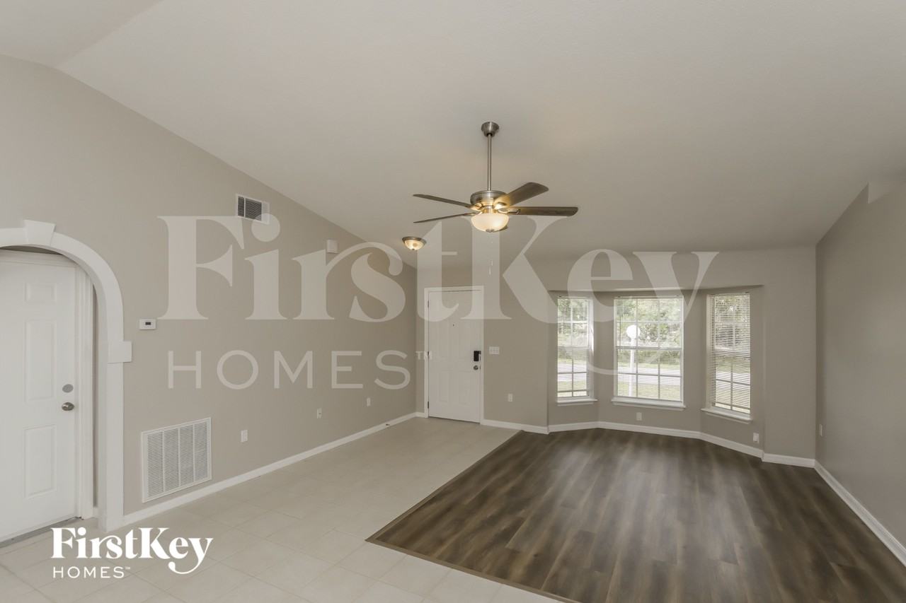 2201 Wagonwheel Ave Se - Photo 3 of 15