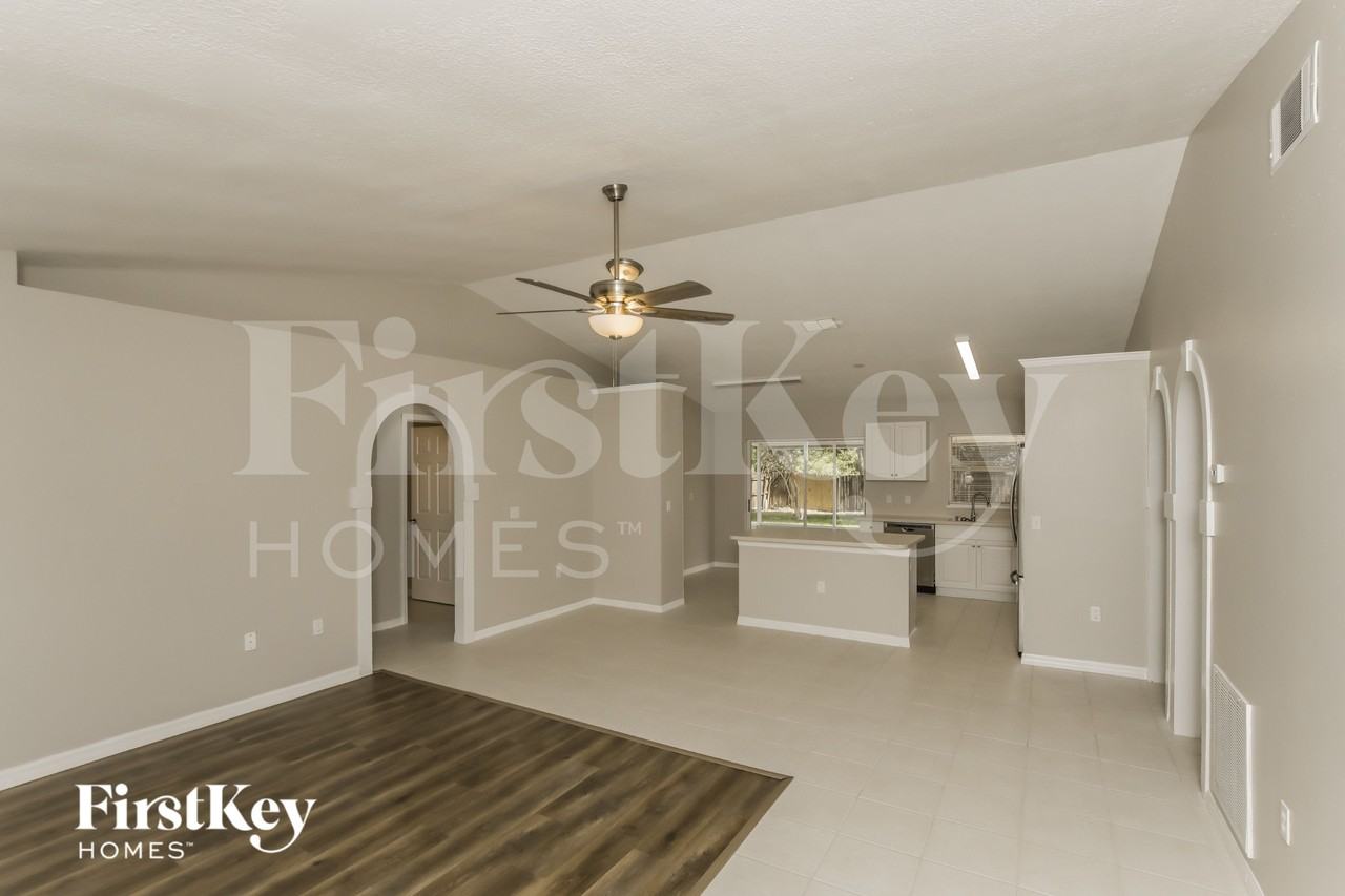 2201 Wagonwheel Ave Se - Photo 4 of 15