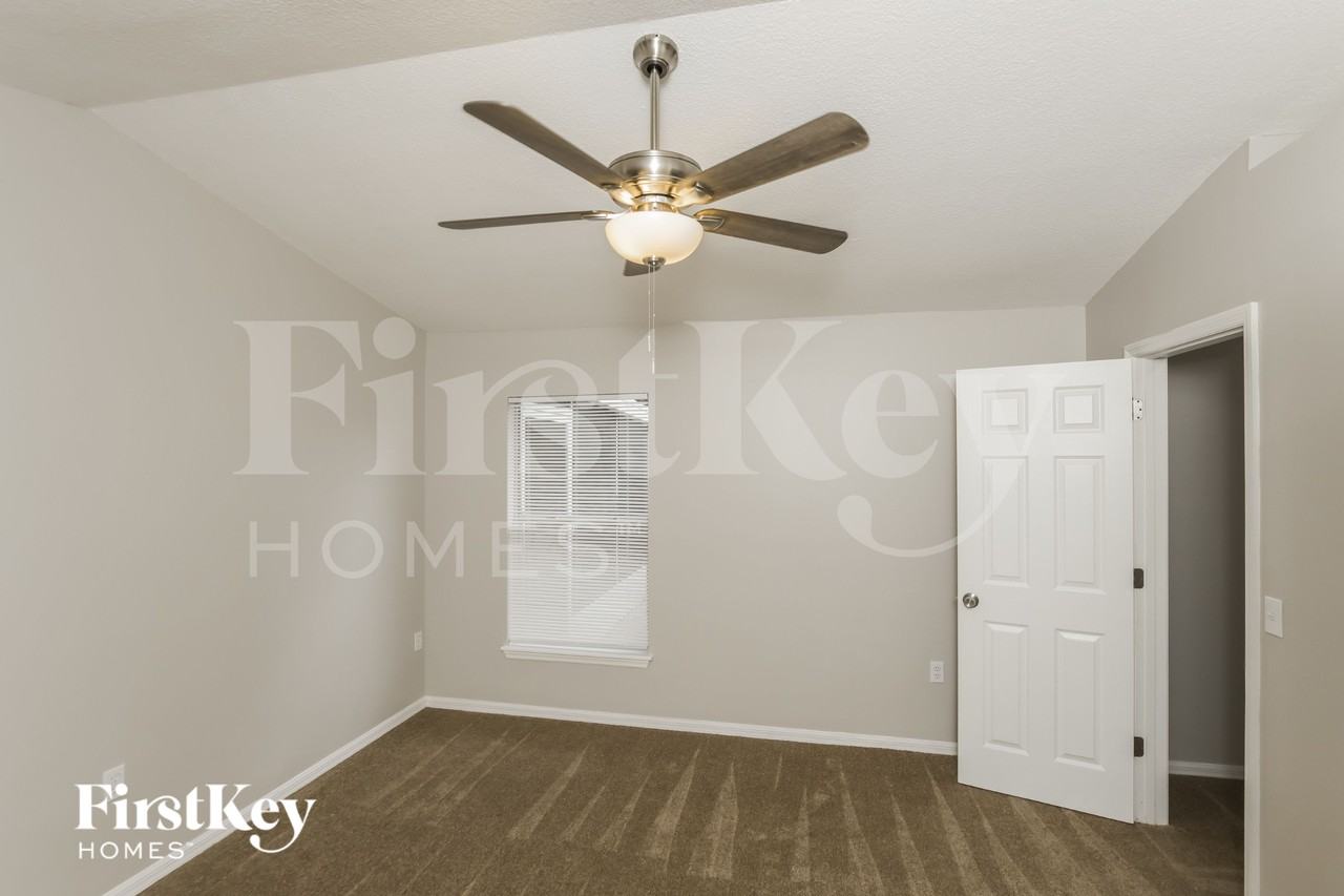2201 Wagonwheel Ave Se - Photo 7 of 15