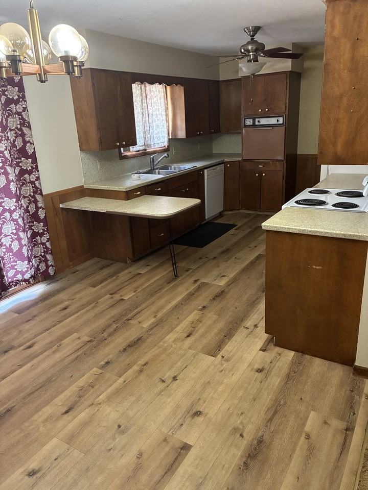 600 Catalina Dr #A - Photo 2 of 9