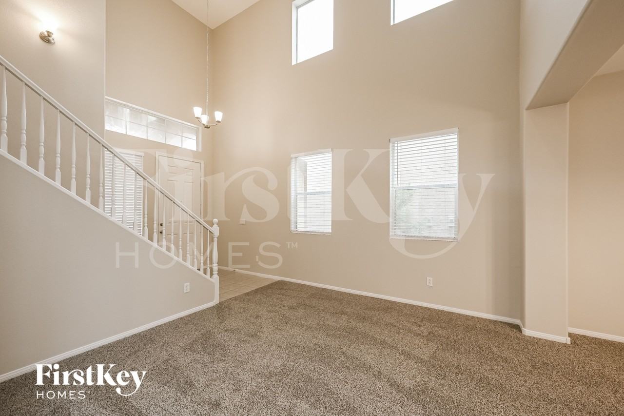 6221 W Levi Ave - Photo 3 of 15