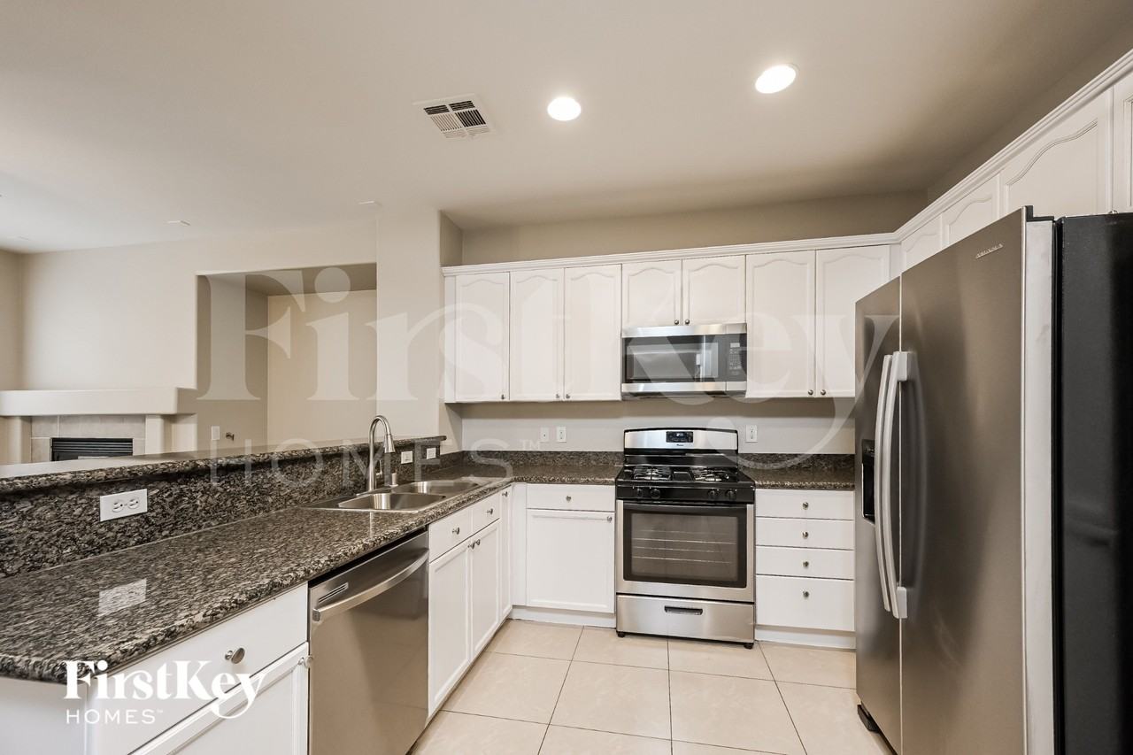6221 W Levi Ave - Photo 5 of 15