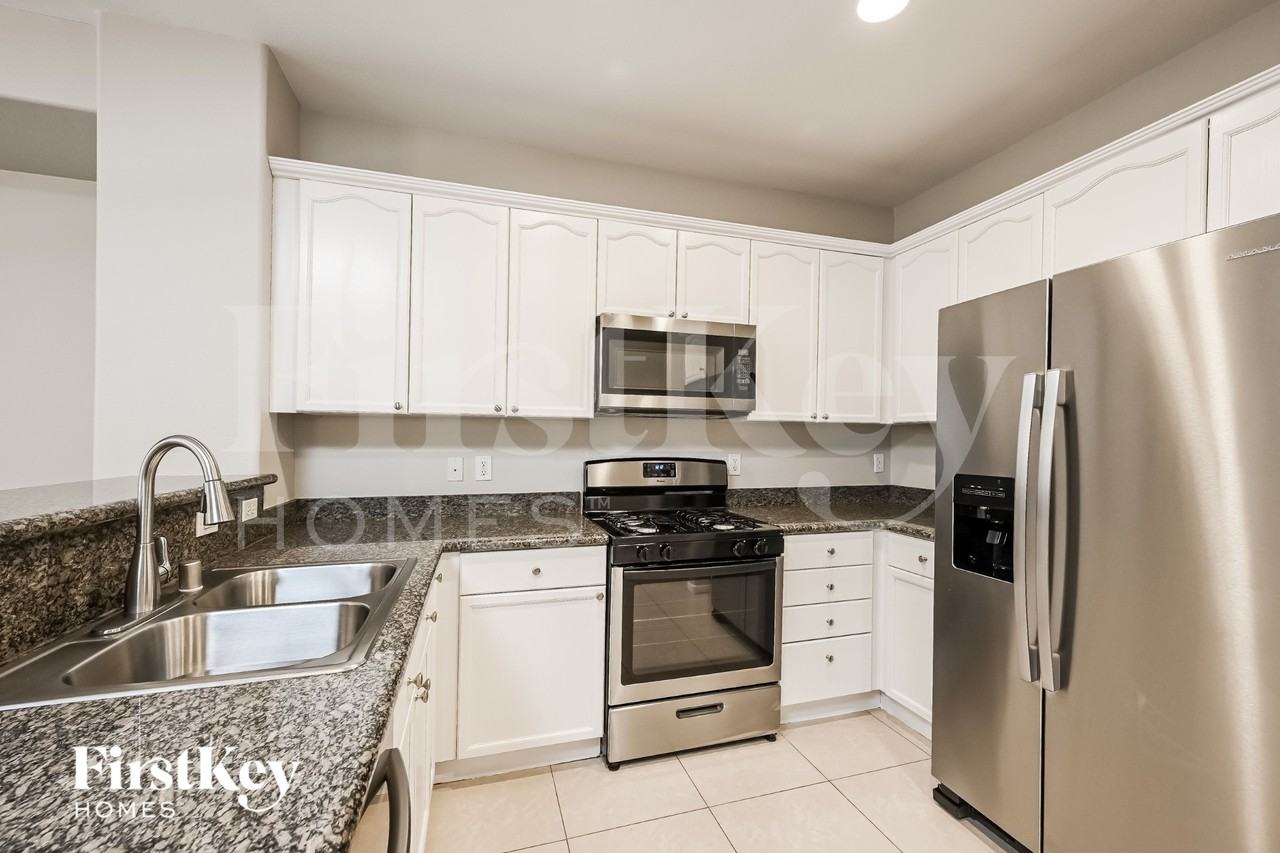 6221 W Levi Ave - Photo 6 of 15