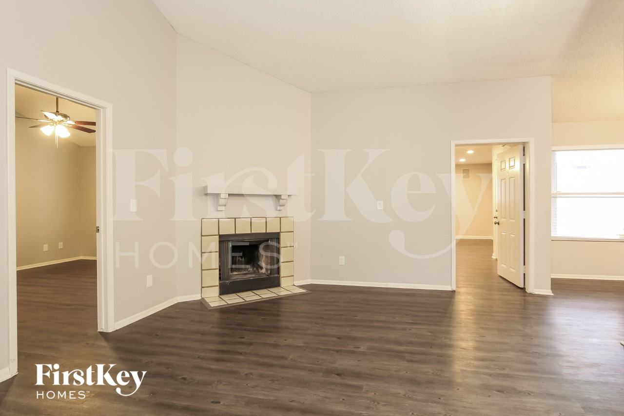 13269 N 56th Ave - Photo 3 of 16