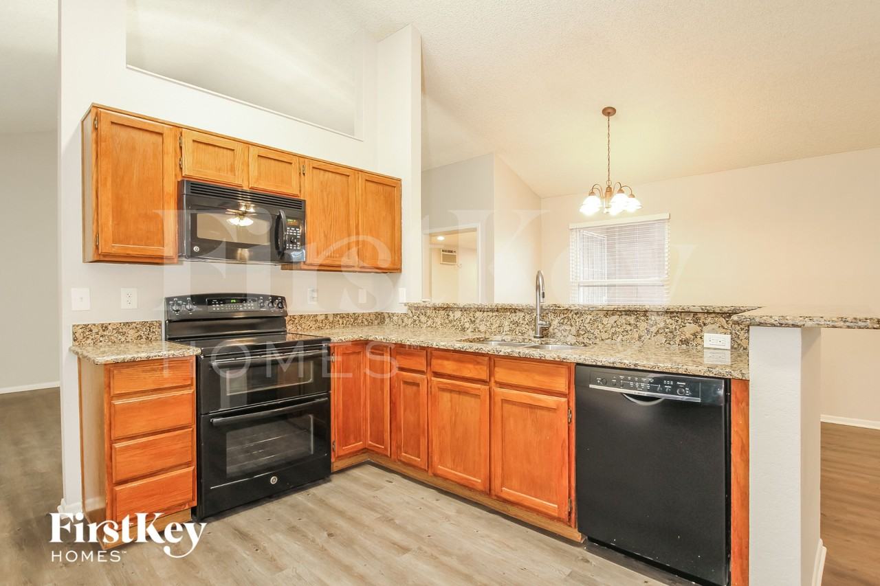 13269 N 56th Ave - Photo 7 of 16