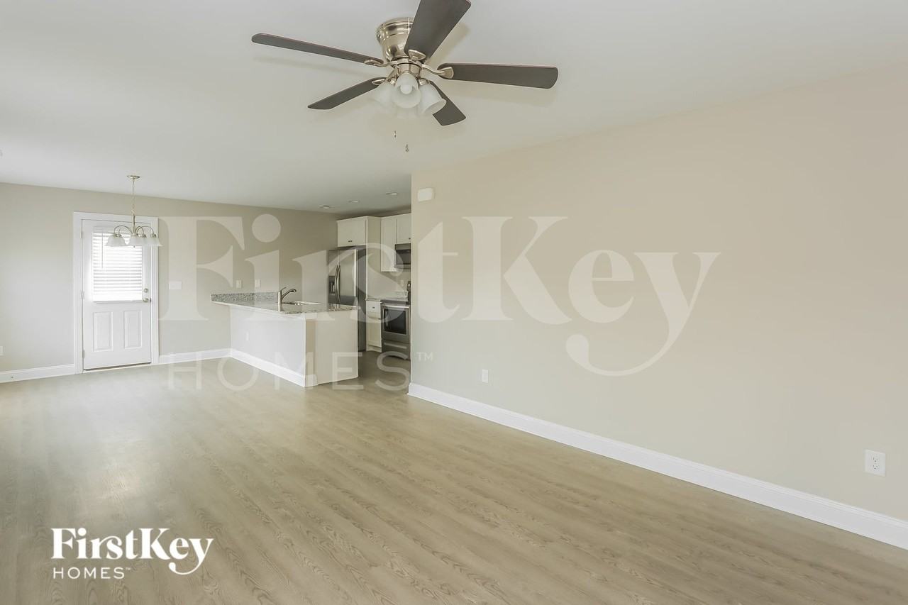 231 Front St - Photo 4 of 15